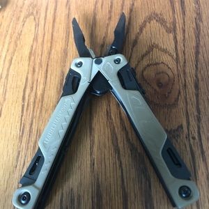 Leatherman Tool w/holster